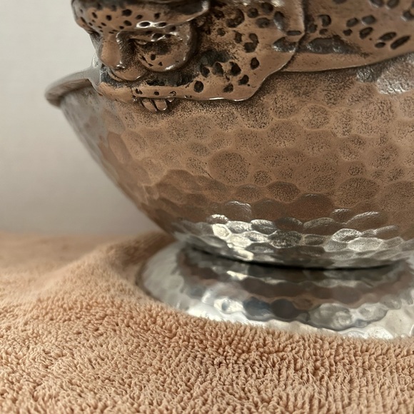 Arthur Court Retired 2000 Large Hammered Aluminum Footed Leopard Bowl - Picture 5 of 9